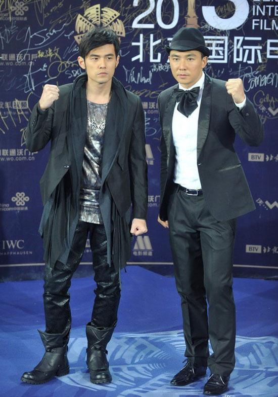 以他为轴心 以他为轴心